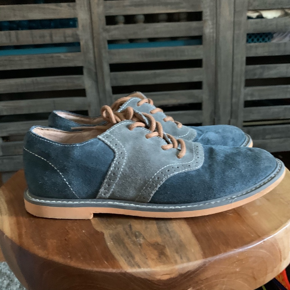 Boys Cole Haan Dress Shoes size 4.